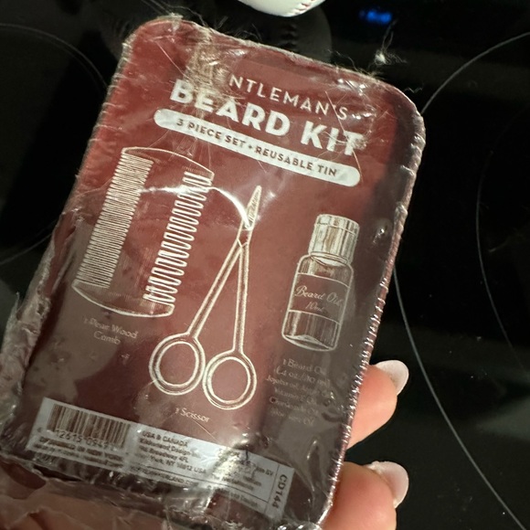Beard Kit new, dented case - Picture 3 of 3